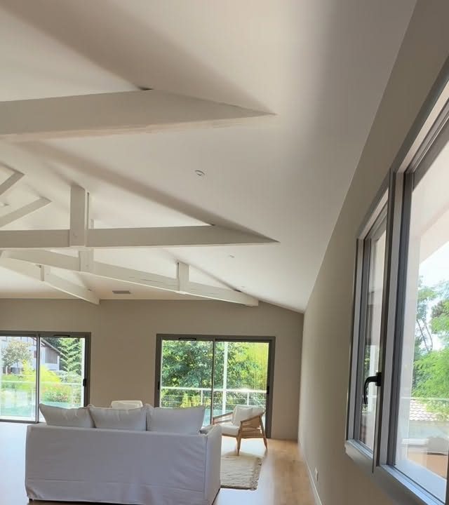 Séjour d'une maison rénovée à Arcachon, prête à vivre